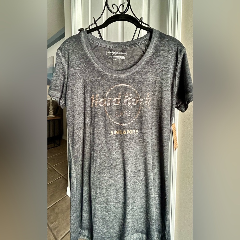NWT Hard Rock Cafe women’s T-shirt size L “Singapore”